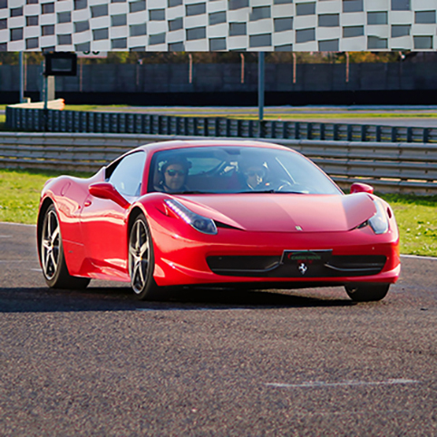 2 Giri in pista con Ferrari 458 Italia 