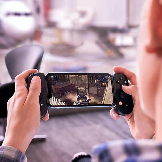 One Mobile Gaming Controller per iPhone