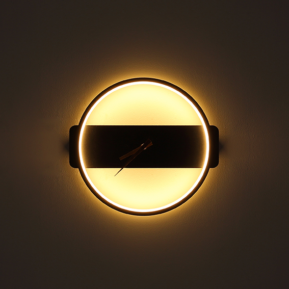 Orologio da parete con retroilluminazione