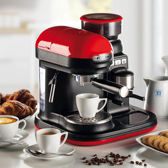 Macchina per caffè espresso con macinacaffè 