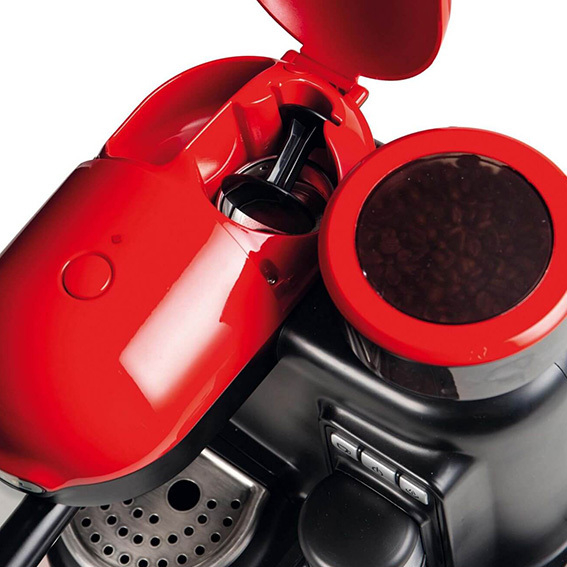 Macchina per caffè espresso con macinacaffè 
