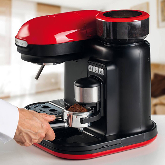 Macchina per caffè espresso con macinacaffè 