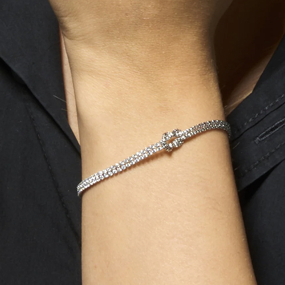 Bracciale con nodo e zirconi bianchi