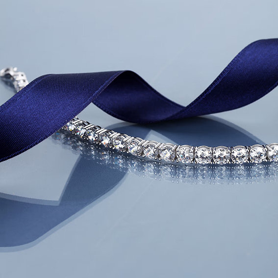 Bracciale in Argento e Zirconi bianchi